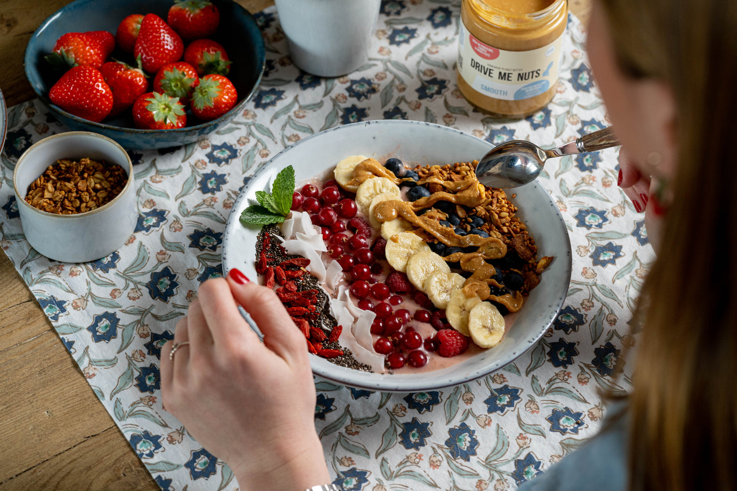 BERRY BLISS SMOOTHIE BOWL WITH CRUNCHY GRANOLA